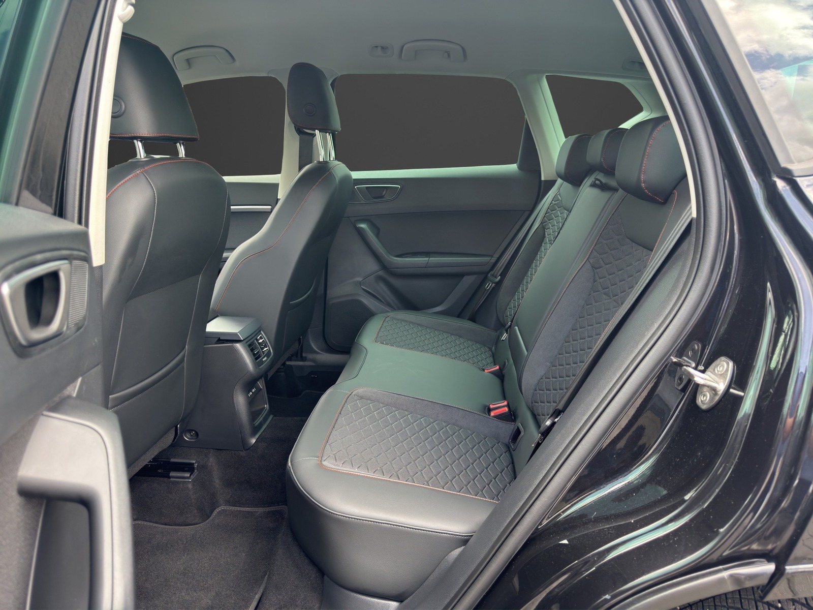 Seat ATECA 2.0 TDI FR-LINE / CAM / KESSY / VIRT.TACHO Vorschau 15