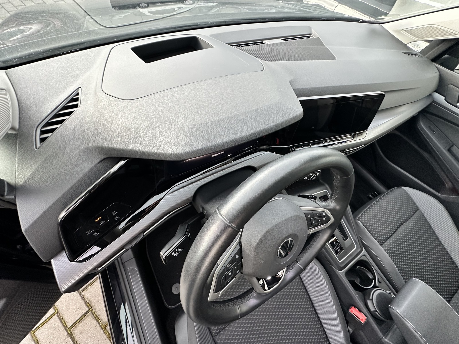 Volkswagen GOLF VIII 2.0 TDI ACTIVE*HUD*ACC*PANO*MATRIX Vorschau 11