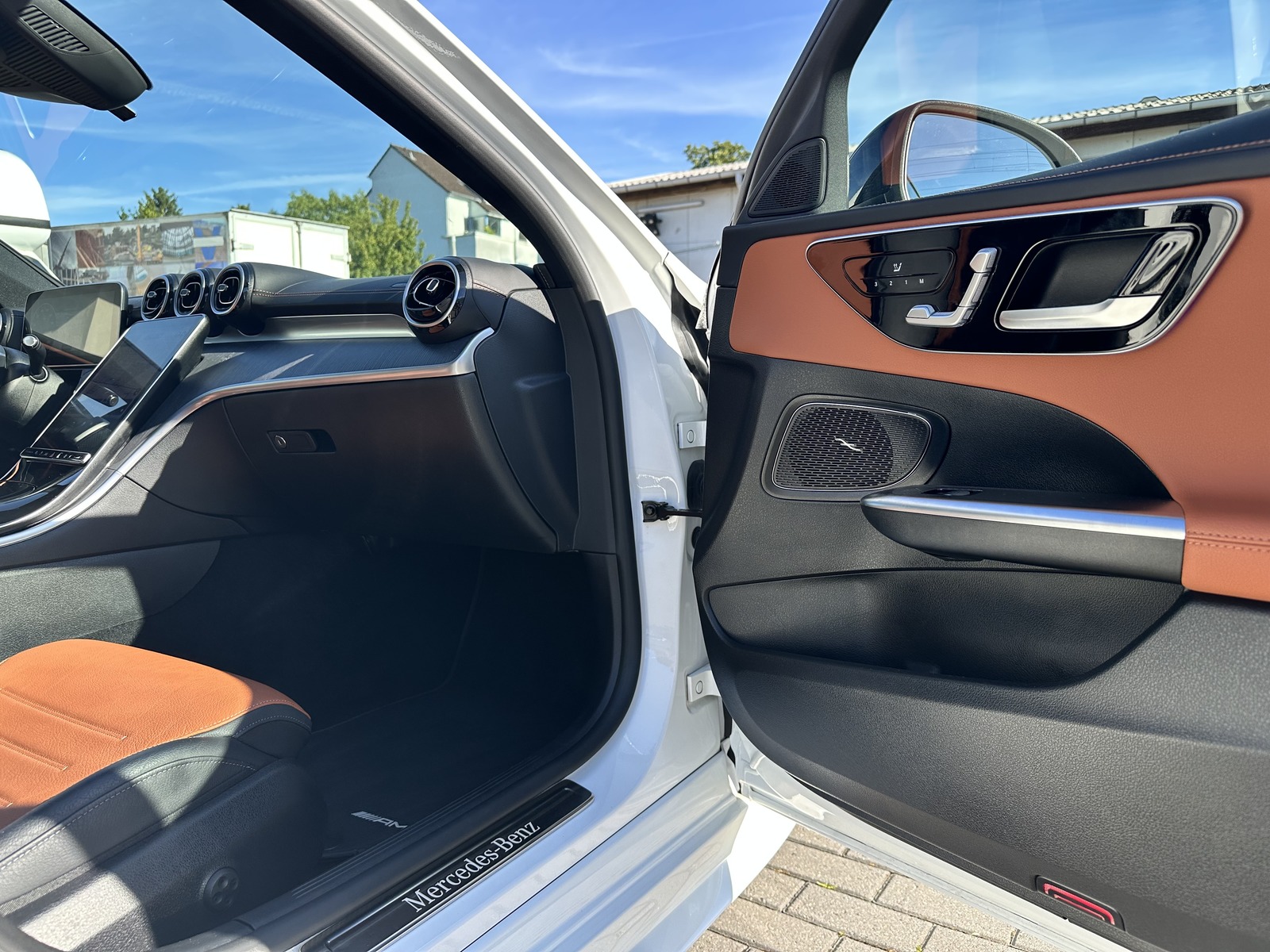 Mercedes-Benz C 400 e 4M AMG HUD / MEMO / DISTRO+ / PANO*NIGHT Vorschau 18