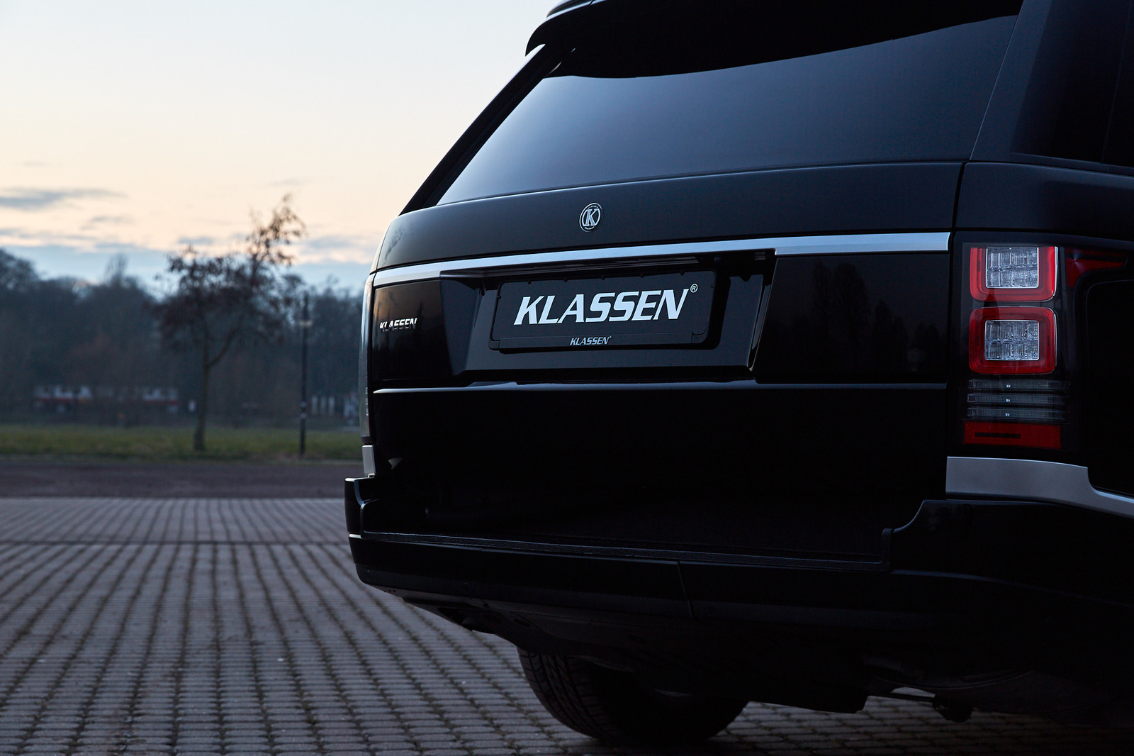 This Stretched Luxury Klassen Range Rover Limo Is Armoured And Made For  Kings And The Wealthy - KLASSEN