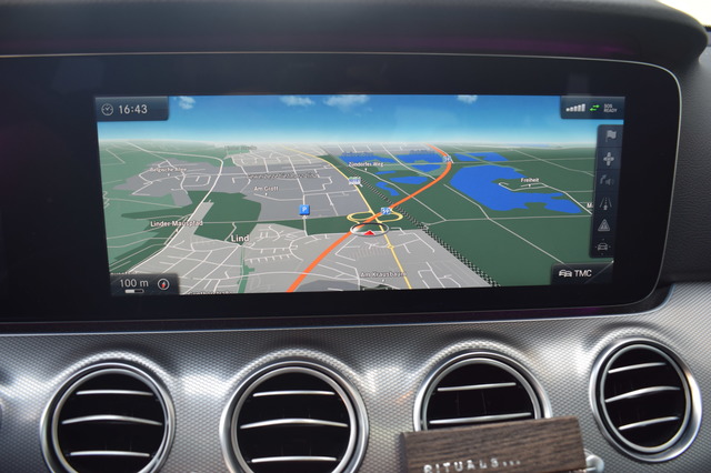 Mercedes-Benz E 220 (Bild 12)