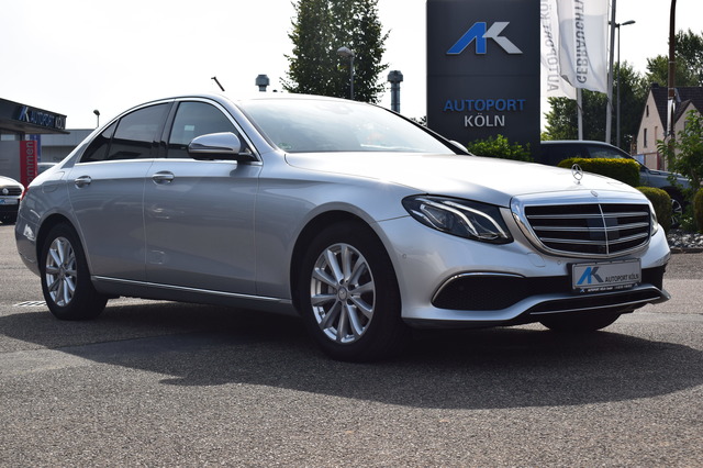 Mercedes-Benz E 220 (Bild 1)