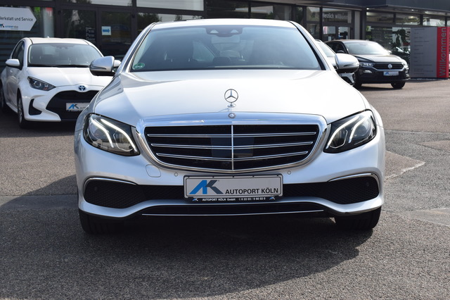 Mercedes-Benz E 220 (Bild 8)