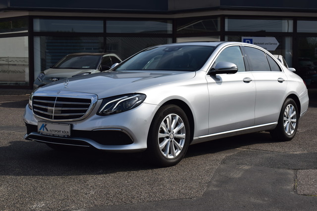 Mercedes-Benz E 220 (Bild 2)