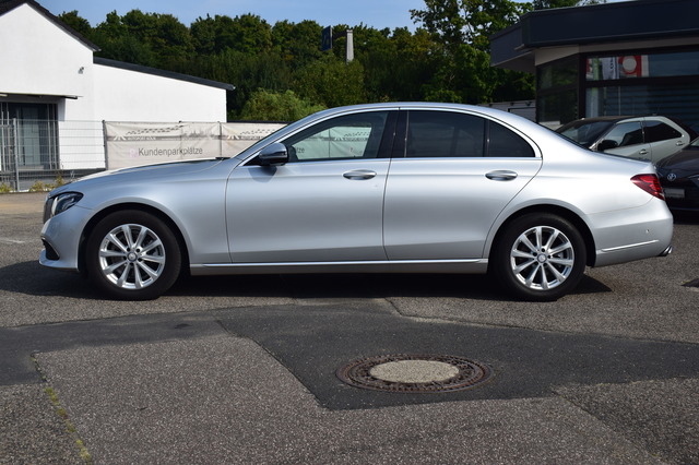 Mercedes-Benz E 220 (Bild 6)