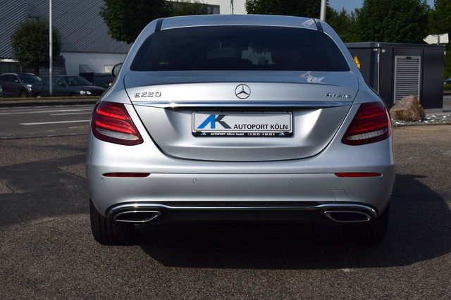 Mercedes-Benz E 220 (Bild 5)