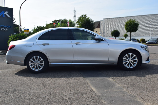 Mercedes-Benz E 220 (Bild 7)