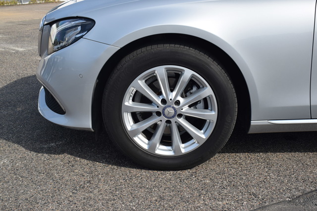 Mercedes-Benz E 220 (Bild 20)