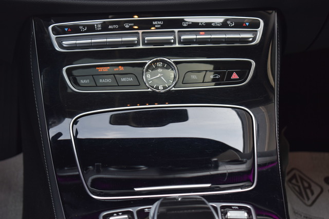 Mercedes-Benz E 220 (Bild 22)