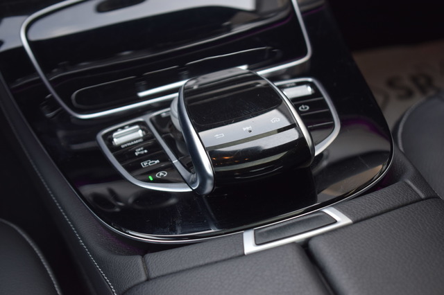 Mercedes-Benz E 220 (Bild 18)