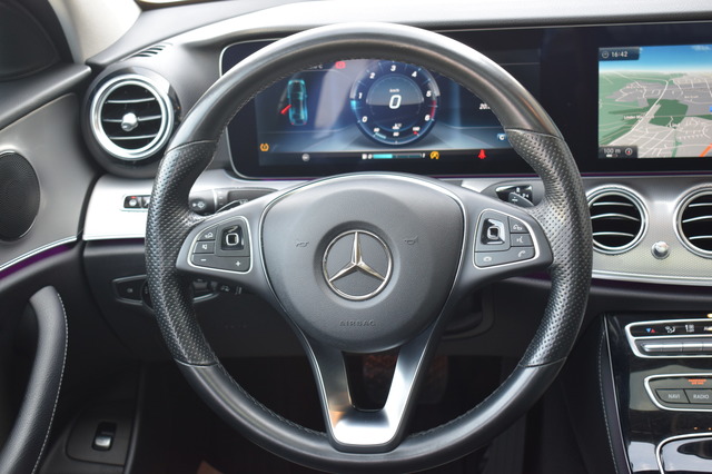 Mercedes-Benz E 220 (Bild 11)