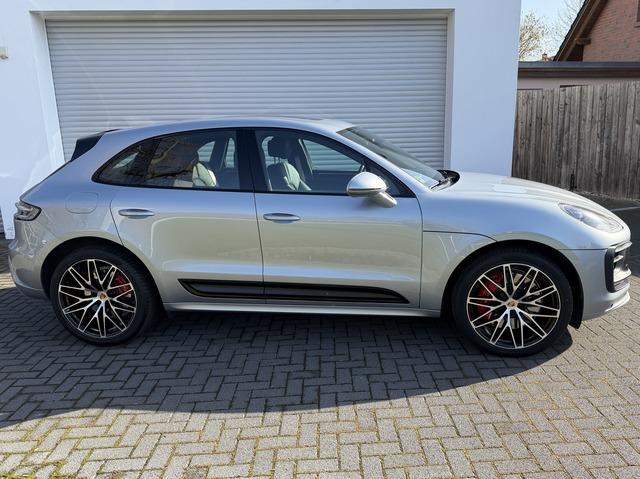 Porsche Macan GTS Facelift2022 1.HAND PORSCHE SCHECKHEFT (Bild 2)