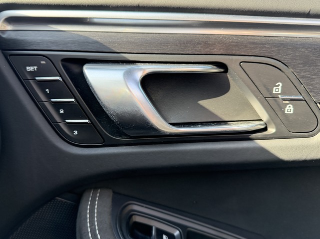 Porsche Macan GTS Facelift2022 1.HAND PORSCHE SCHECKHEFT (Bild 23)