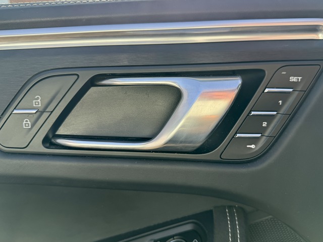 Porsche Macan GTS Facelift2022 1.HAND PORSCHE SCHECKHEFT (Bild 24)