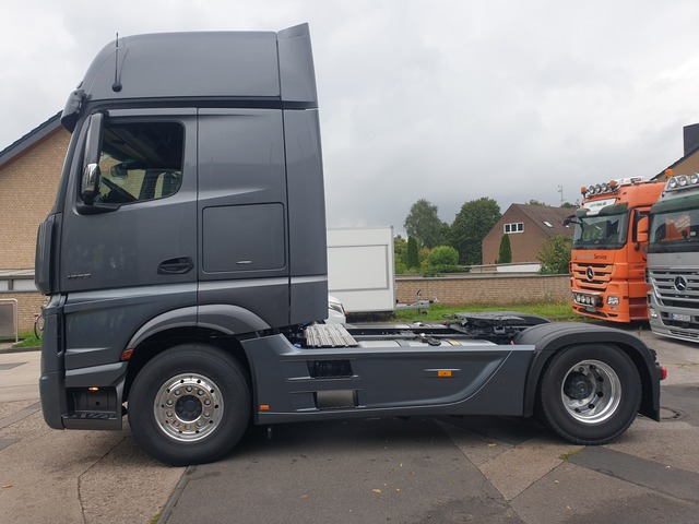 Mercedes-Benz Actros (Bild 6)