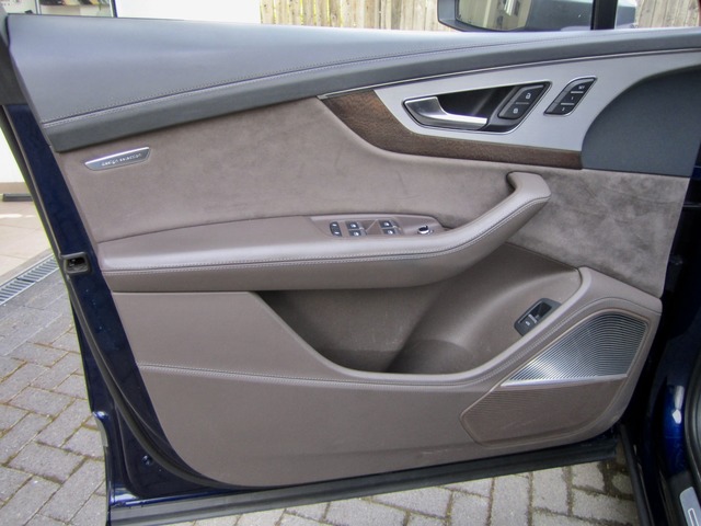 Audi SQ7 ABT 520PS VOLL! 7-Seat+B&O! Unfallfrei+SH ! (Bild 22)