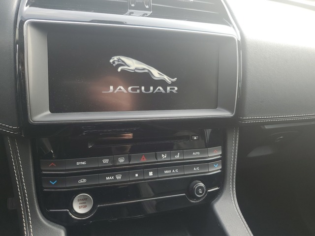 Jaguar F-Pace (Bild 11)