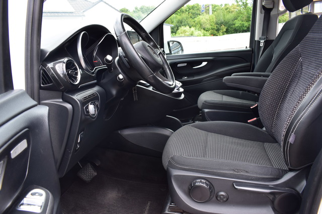 Mercedes-Benz V 220 (Bild 9)