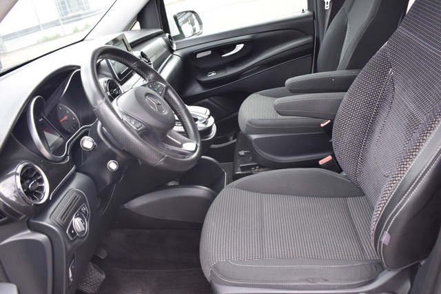 Mercedes-Benz V 220 (Bild 29)