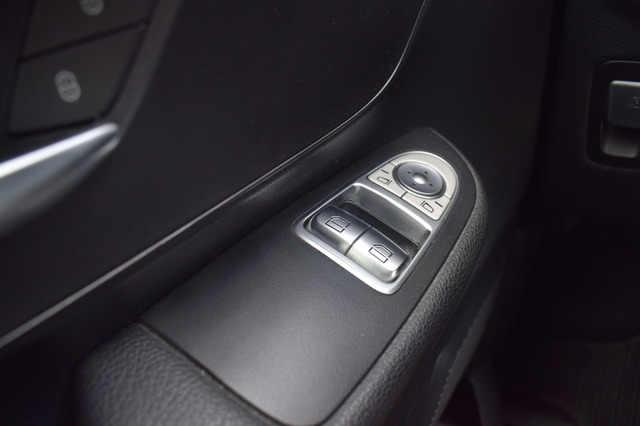 Mercedes-Benz V 220 (Bild 30)