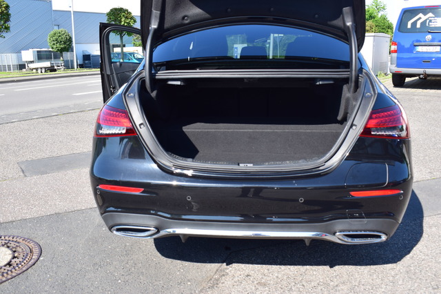 Mercedes-Benz E 300 (Bild 18)