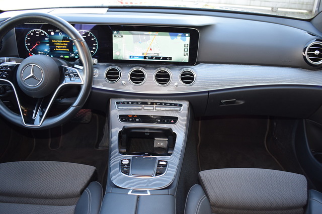 Mercedes-Benz E 300 (Bild 16)