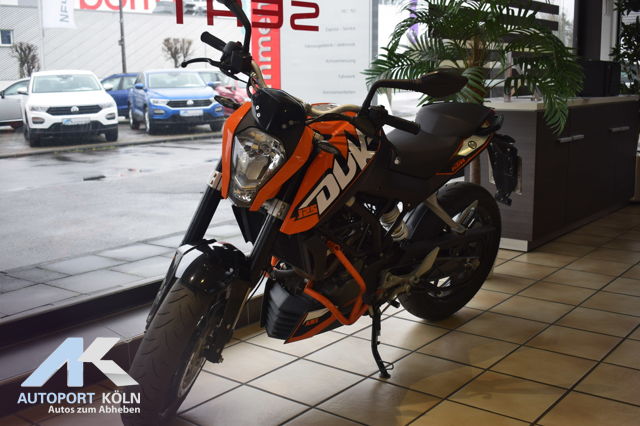 KTM 125 Duke (Bild 1)