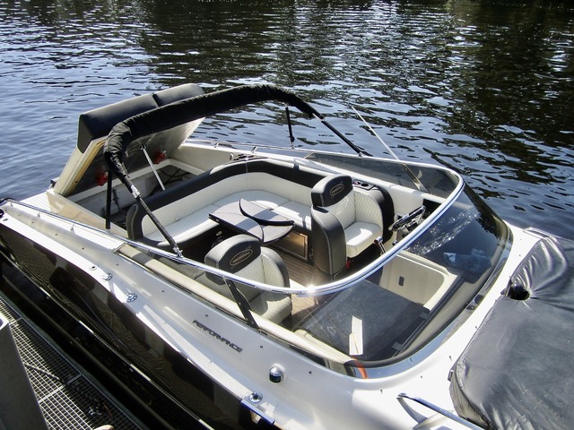 Lamborghini PERFORMANCE 1201 Offshoreboot (Bild 17)