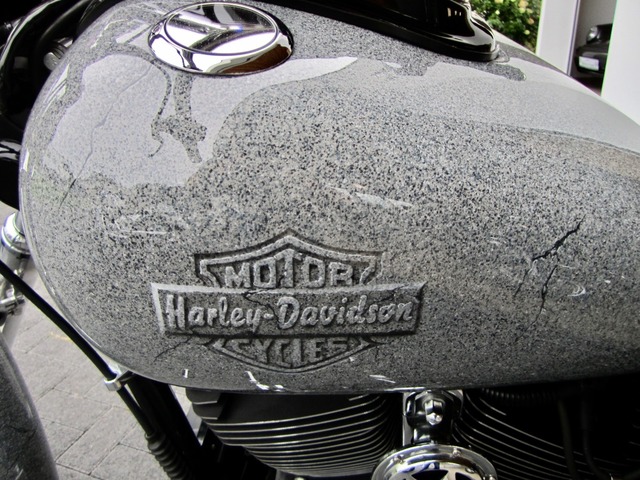 Harley-Davidson DYNA Street Bob  CUSTOM SPEZIAL Jekill und Hyde (Bild 7)