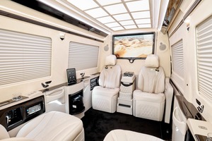 KLASSEN Mercedes-Benz Sprinter VIP. 519  Luxury First Class VAN Conversions. MSD_1417