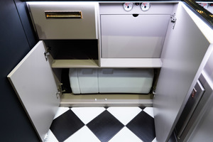 KLASSEN Mercedes-Benz Sprinter VIP. 519 LUXURY VIP BUS BAR TOILET. MSE_1575