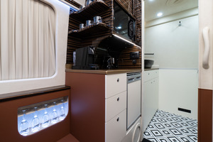 KLASSEN Mercedes-Benz Sprinter VIP. 519 LUXURY VIP BUS BAR TOILET. MSTM_1483