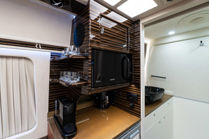 KLASSEN Mercedes-Benz Sprinter VIP. 519 LUXURY VIP BUS BAR TOILET. MSTM_1483