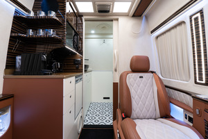 KLASSEN Mercedes-Benz Sprinter VIP. 519 LUXURY VIP BUS BAR TOILET. MSTM_1483