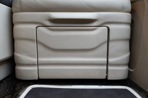 KLASSEN Mercedes-Benz V-Class VIP. V 300 | Luxury VIP First Class VAN. MVE_1685