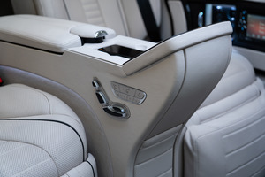 Mercedes-Benz V-Class V 300 | VIP Business VAN Luxury Edition